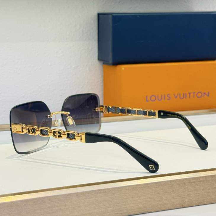 Picture of Louis Vuitton Sunglasses _SKUfw77095920fw